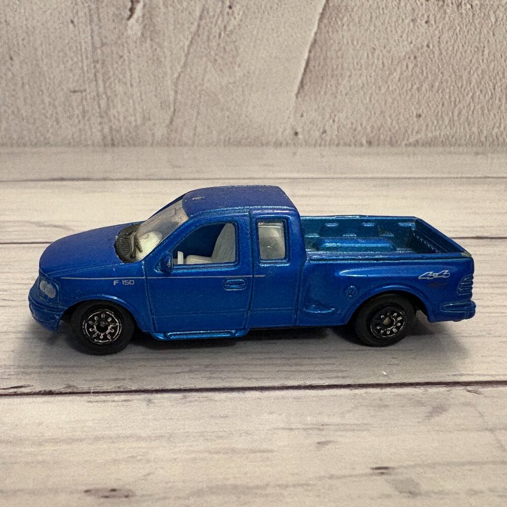 Welly 2000's Ford F150 Flare Side Super Cab Truck Diecast Blue (SKU: 232TO)
